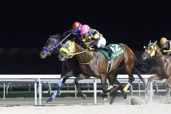 【名古屋・秋の鞍】単勝１・３倍のゴッドバロックが大接戦しのいで重賞５勝目　２日連続重賞Ｖの吉原寛人騎手「さすがの脚でした」