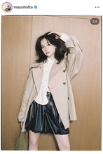 「いつもと違う」堀田真由、トレンチコート×ミニスカ姿にくぎ付け「視線に引き込まれそう」「クールな雰囲気」「綺麗すぎる…」