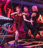 「【レコ大】アイナ・ジ・エンド　「革命道中　ーＯｎ　ｔｈｅ　ｗａｙー」歌唱で実妹と共演」の画像1