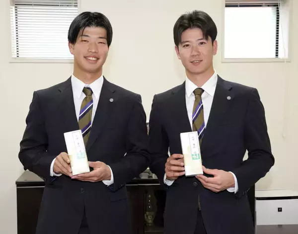 【阪神】山田脩也が食中毒で体重減少も超回復「頑張りました」　百崎蒼生と「２０歳記念品贈呈式」に出席