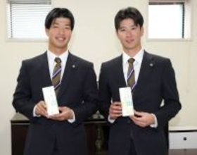 【阪神】山田脩也が食中毒で体重減少も超回復「頑張りました」　百崎蒼生と「２０歳記念品贈呈式」に出席