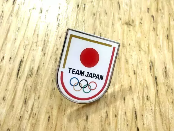 イタリアで買い出しで遭遇したフリースタイルスキーの藤木豪心から気遣いのジャパンピンバッジ