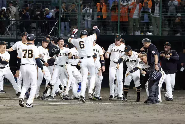 【巨人】橋上秀樹コーチ「改めて大したものだなと」劇弾の坂本勇人を称賛