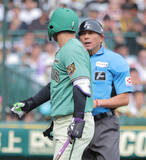 「【阪神】森下翔太が暴言でプロ初退場　真鍋勝已球審との口論に球場は騒然　ストライク判定に不満か　前夜の死球にめげず強行出場も…」の画像1