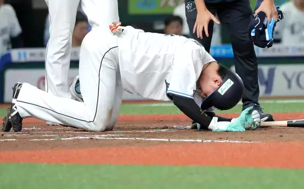 【西武】自打球、自打球で途中交代の長谷川信哉は病院へ　西口監督「まだちょっと分かんない」