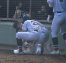 【高校野球】横浜・織田翔希にアクシデント…初回２死から打球が足首付近に当たり負傷交代