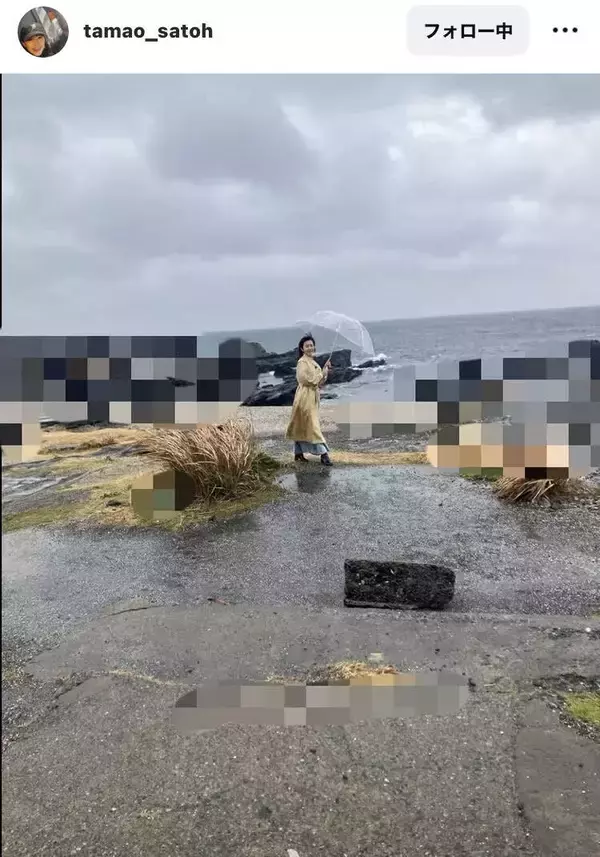 「雨にもマケズ、、」さとう珠緒「台風中継のような」ロケ中ショットに心配の声「ゆっくり休んで」「飛ばされそう」