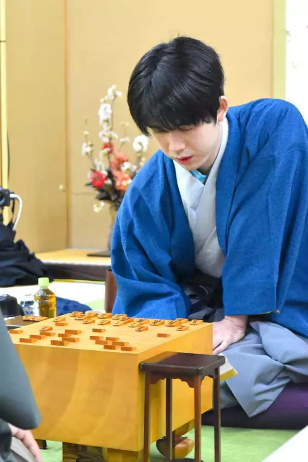 藤井聡太名人、２０２６年度初対局は白星発進　序盤から挑戦者の新手に時間要すも「こちらの方が安定している」…名人戦第１局
