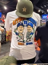 大谷翔平×今井達也　日本人コラボの特別イラストＴシャツが登場…アストロズ本拠地、グッズショップ入り口前に堂々展開