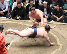 小結・若隆景が豪ノ山との３敗対決を制す　首位に１差も「一生懸命相撲取るだけ」