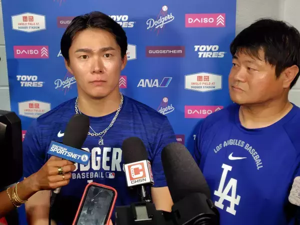 完全試合逃した山本由伸の行動に称賛の嵐　大偉業「あと４人」同僚ベッツのエラーで途切れる→ほほえみかけ、お尻ポンっ「マジでかっこいい」