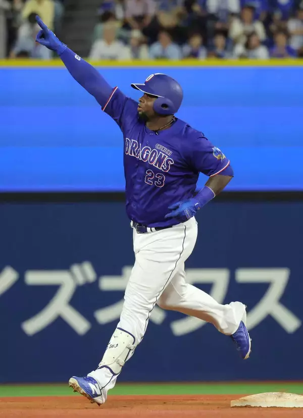 【中日】サノーが逆転決勝２ラン！借金２０を回避　１０試合ぶり４得点で３連敗ストップ　７回好機で代打・山本が痛恨バント失敗…重い空気を勝利で払拭