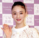 「元宝塚雪組トップ娘役・夢白あや、結婚を発表「このご縁を大切にしながら…」　今年２月に退団」の画像1