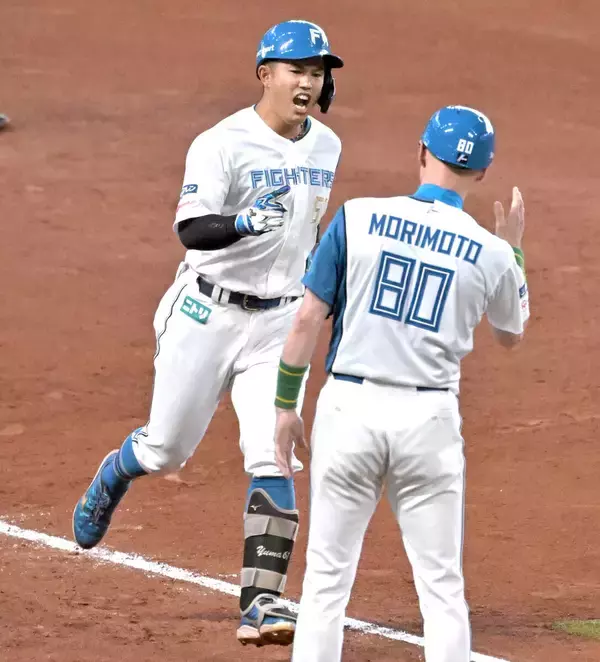 【日本ハム】エスコン騒然…涙ぐむファンも　代打・今川優馬の３ランで空気一変「執念の灯火はまだ消えていません」