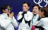 「【五輪】日本は２大会連続の銀メダル！坂本花織も鍵山優真も感涙…佐藤駿が会心の自己ベスト　米国に１点差」の画像1