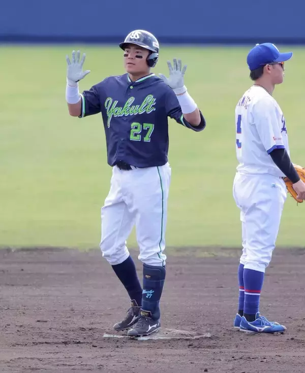 【ヤクルト】中村悠平、中日・高橋宏斗との「侍対決」で貫禄二塁打　２３年ＷＢＣの“胴上げ捕手”が今季初実戦で初安打