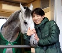 厩舎カラーは竹取物語にちなんだグリーン　新規開業の手塚貴徳調教師の目標は「父親を超えること」「１６は勝ちたい」　