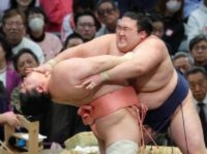 幕内・豪ノ山が宇良との大阪・寝屋川市出身対決制す　「宇良関のタオルが多くて燃えた」