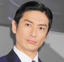 俳優復帰して２年…伊勢谷友介が雰囲気ガラリ！最新プライベート姿　桜をバックに「いいですね～」「笑顔が素敵です」の声