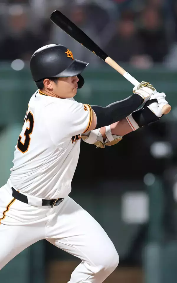 【巨人】石塚裕惺、試合開始１分前に長野の球場到着→代打出場…負傷の泉口に代わり緊急昇格　２ラン放った２軍戦途中で移動
