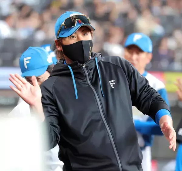 【日本ハム】新庄剛志監督が打法を命名「昨日代打送りやがって打法ｂｙ幸太郎＆ジェイ」「昨日スタメン外しやがって打法ｂｙジェッシー」