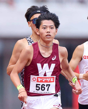 【出雲駅伝】早大の１年・本田桜二郎が区間賞、６人ごぼう抜きでトップ浮上！「ゴールテープを切る姿を楽しみにしています」とタスキを託す　２位に中大が続く