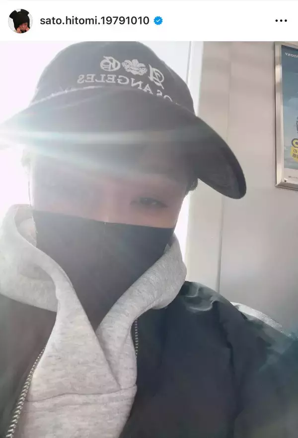 ４６歳女優　電車内での“半目”ショットに騒然！「お巡りさ〜ん！怪しい奴が居ますよ～」「待ってました！」…佐藤仁美が公開