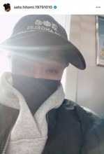 ４６歳女優　電車内での“半目”ショットに騒然！「お巡りさ〜ん！怪しい奴が居ますよ～」「待ってました！」…佐藤仁美が公開