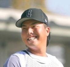 【巨人】育成４位・河野優作「独特なフォームと球の角度でアピール」２、３軍キャンプ参加メンバーが宮崎に到着　