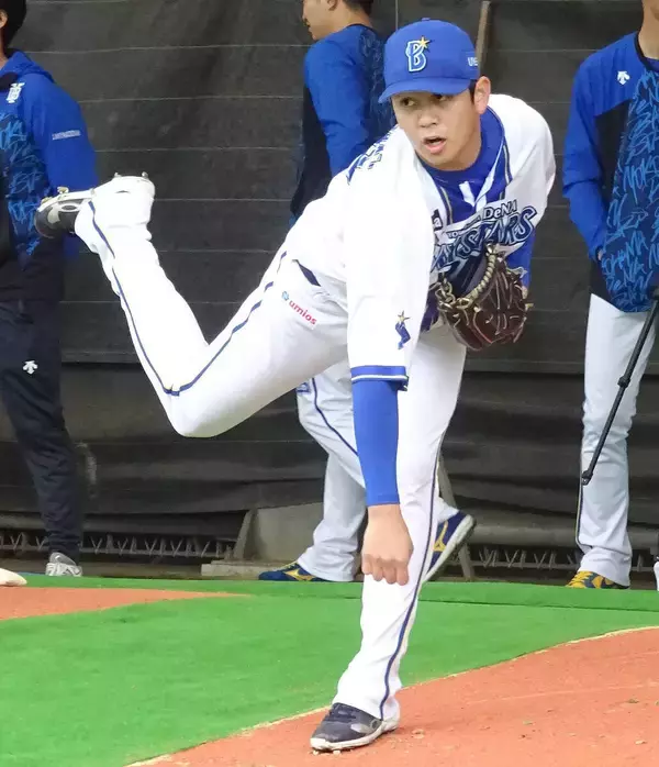【ＤｅＮＡ】復活期す３３歳右腕が初日から気合のブルペン投球　「土台をしっかり作りたい」
