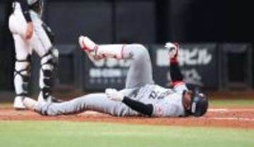 【ロッテ】グレゴリー・ポランコは「ダイジョウブ！」　４回に自打球を左ひざ付近に当てて途中交代も