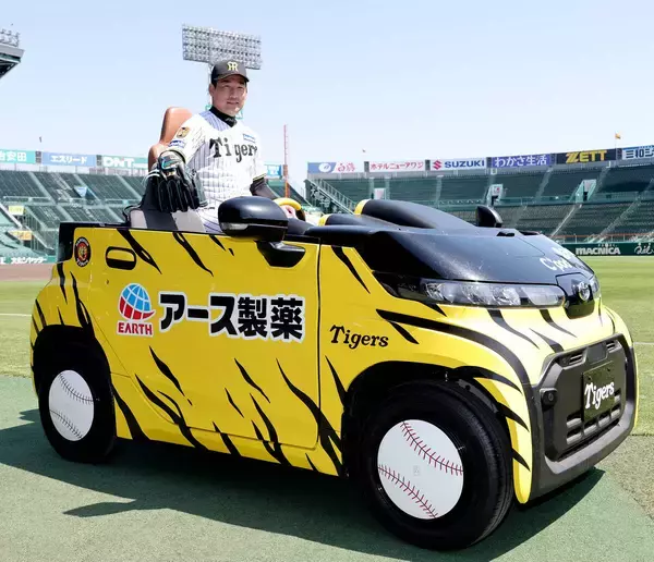 【阪神】新リリーフカーお披露目！　岩崎優「色合いがいい。自分の車の次に多く乗ってると思います」