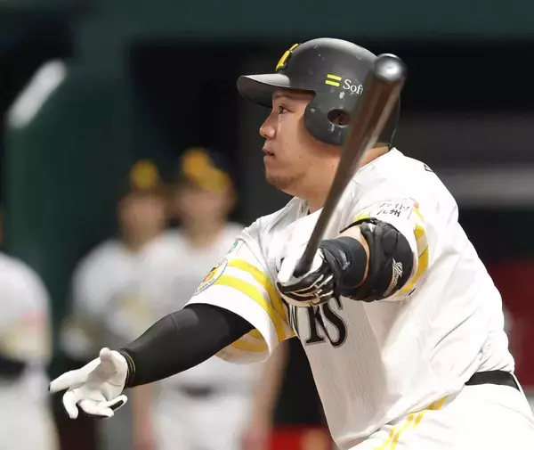 【ソフトバンク】山川穂高がシフトを破る左前適時打で追いつく「チャンスで『何とか一本』と集中」２シーズンぶり盗塁決めた近藤健介が生還