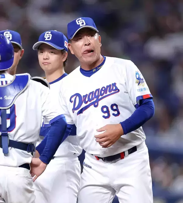 【中日】井上 一樹監督がマラーに苦言「プレー中なのに…言語道断」自身の悪送球で先制許しグラブたたきつける　５回１／３を３失点で黒星「ポンポン走られてるところも学習してほしい」