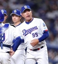 【中日】井上 一樹監督がマラーに苦言「プレー中なのに…言語道断」自身の悪送球で先制許しグラブたたきつける　５回１／３を３失点で黒星「ポンポン走られてるところも学習してほしい」