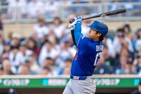 大谷翔平、第１打席はプレイボール初球打ちで痛烈な右直…２児のパパとして初登板はリアル二刀流