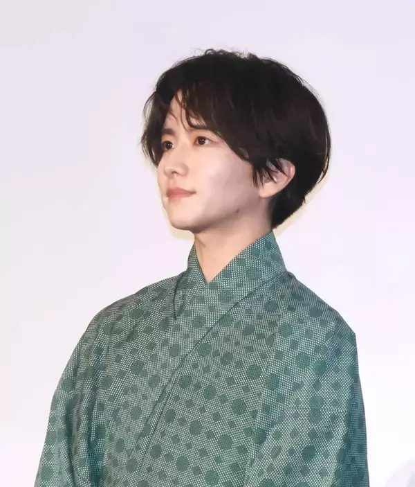 板垣李光人、撮影現場に裸足で行く「衣装を着てスイッチが入るので、布の量を減らして行きたい」撮影のこだわり明かす