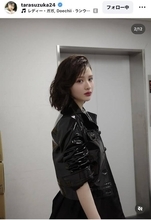 ふるっぱー・鎮西寿々歌がＴＧＣで美脚あらわ！“ダーク”コーデに「爆美女、降臨」「メロすぎる」「宇宙でいっちゃん美しい」