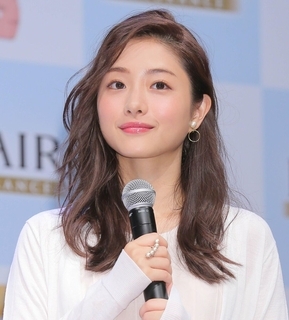 「立っているだけでとても絵になる方」…石原さとみ、「ノンストップ！」で新ドラマ「共演者」を絶賛「カッコいい」