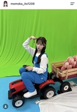 「お茶目ももちゃんかわいすぎ」ＡＫＢ４８・伊藤百花、オーバーオールのＣＭオフショットが大好評