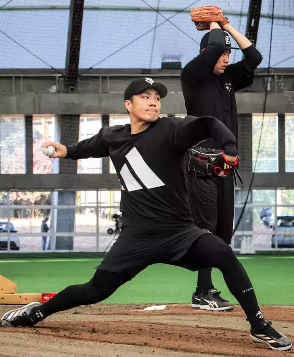 【巨人】先発ライバルの則本昂大、田中将大がブルペンで並んで投球　則本は２日連続のハイペース