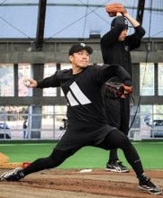 【巨人】先発ライバルの則本昂大、田中将大がブルペンで並んで投球　則本は２日連続のハイペース