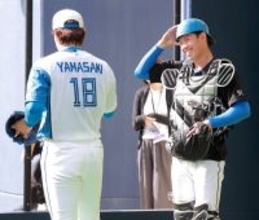 【日本ハム】ドラ５藤森海斗が１軍ブルペンを体験　高卒捕手に山崎福也「どっしりとしてたかなと感じました」