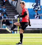 「５９歳初陣・カズが地元静岡帰還「スタジアムで何度も試合をした。懐かしかった」磐田戦出番なしも試合後に川口能活ＧＫコーチらとあいさつ」の画像1