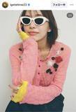「井桁弘恵、雰囲気ガラリな個性派サングラスコーデに「可愛さを独り占め」「サングラスも似合う」「めちゃお似合い」」の画像1