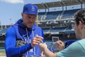 ド軍が今季初の初回先制　フリーマンが２点適時二塁打で敵地からも歓声