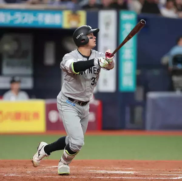 【ロッテ】佐藤都志也が４回に１５号ソロで４点目をたたき出し「久々に完璧でした」