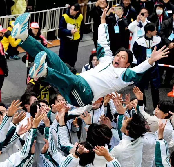 箱根駅伝圧勝の青学大の祝勝会チケットが完売　華やかな裏で真っ暗な中、始動