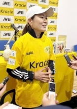 澤穂希さん、今季限りで引退の岩清水梓をねぎらう「感謝の気持ちでいっぱい…一緒に戦えたことは私にとっても最高の時間」１１年女子Ｗ杯優勝メンバー