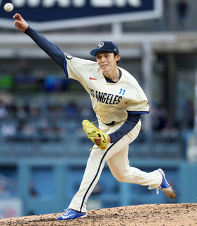 佐々木朗希、初回は先頭シュワバーに今季初１００マイル超を計測＆空振り三振に本拠地熱狂　無失点スタート…渡米後初３連勝なるか、チームは今季最長６連勝中